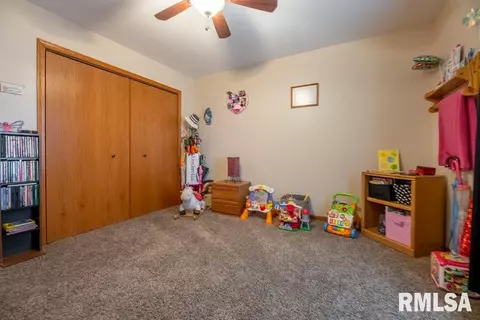 Bedroom - 9514 W Lake Camelot Dr, Mapleton, IL 61547 photo 6 of 6