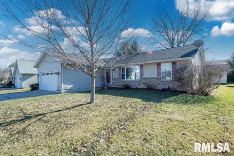 Exterior - 9514 W Lake Camelot Dr, Mapleton, IL 61547 photo 2 of 9