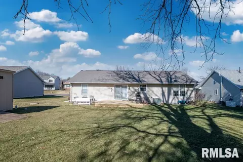 Exterior - 9514 W Lake Camelot Dr, Mapleton, IL 61547 photo 3 of 9