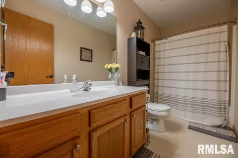Bath - 9514 W Lake Camelot Dr, Mapleton, IL 61547 photo 4 of 4