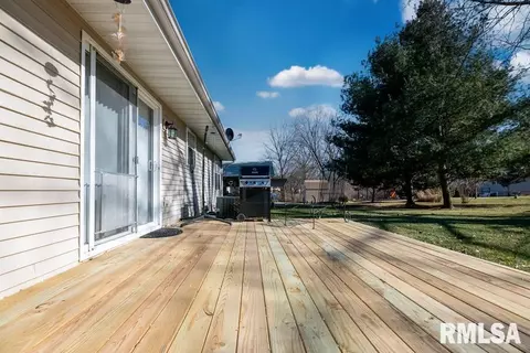 Exterior - 9514 W Lake Camelot Dr, Mapleton, IL 61547 photo 6 of 9