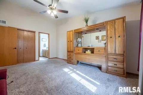 Bedroom - 9514 W Lake Camelot Dr, Mapleton, IL 61547 photo 2 of 6