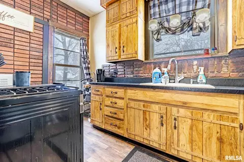 Kitchen - 1210 E Willcox Ave, Peoria, IL 61603 photo 2 of 3