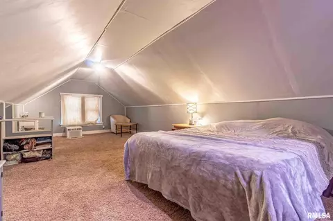 Bedroom - 1210 E Willcox Ave, Peoria, IL 61603 photo 7 of 8