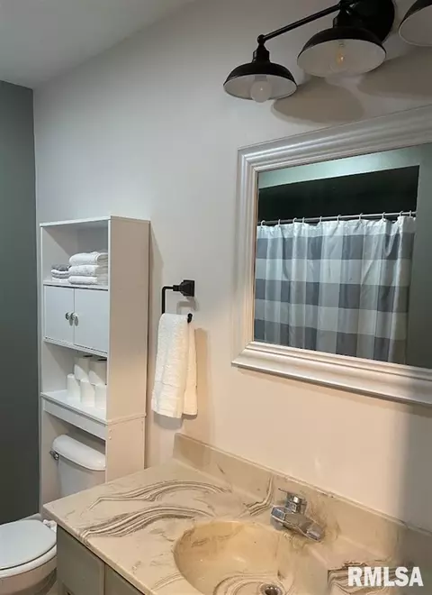 Bath - 12965 E 900th St, Macomb, IL 61455 photo 2 of 3