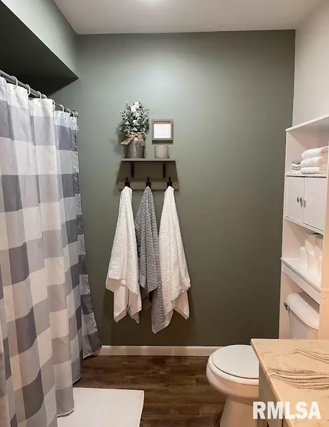 Bath - 12965 E 900th St, Macomb, IL 61455 photo 1 of 3