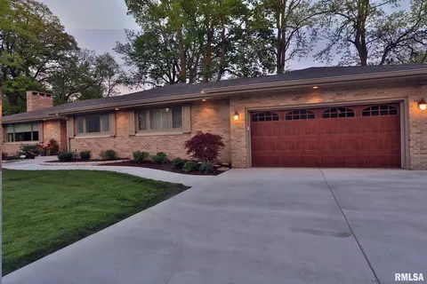 716 E Bittersweet Ln, Peoria, IL 61614