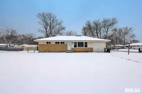 5306 N Plaza Dr, Peoria, IL 61614