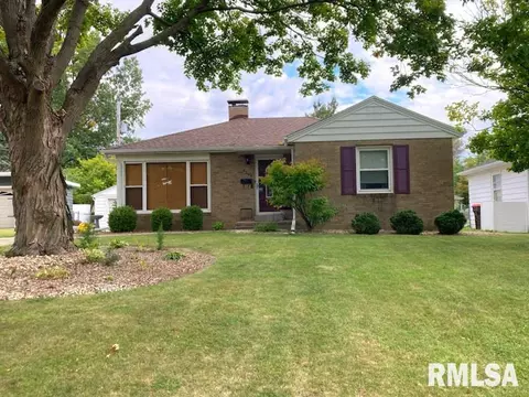 4204 N Devon Ln, Peoria, IL 61614