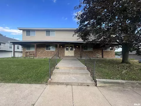 7116 N Miramar Dr, Peoria, IL 61614