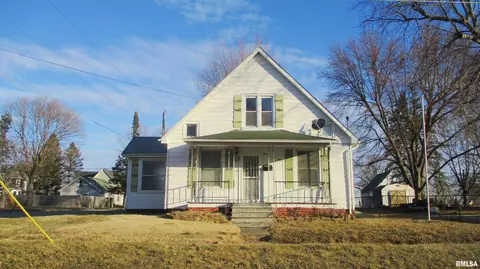 805 E Maple St, Canton, IL 61520
