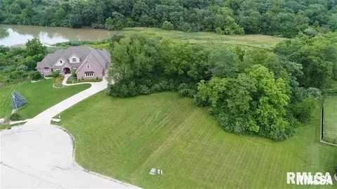 1616 Grandlake Ct, Pekin, IL 61554