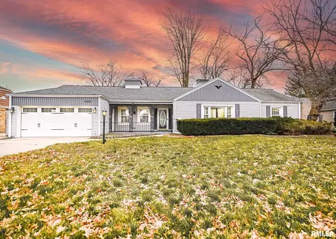 1602 N 8th St, Pekin, IL 61554