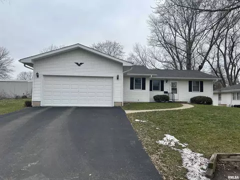 501 S School St, Lacon, IL 61540