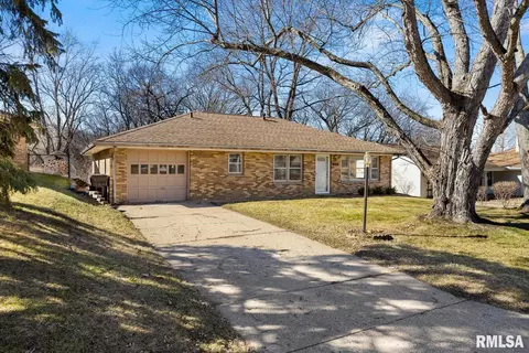 1519 N Autumn Ln, Peoria, IL 61604