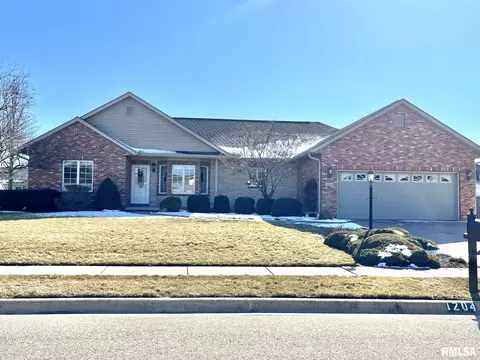 1204 Waterford Dr, Morton, IL 61550