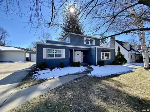 820 W Stratford Dr, Peoria, IL 61614