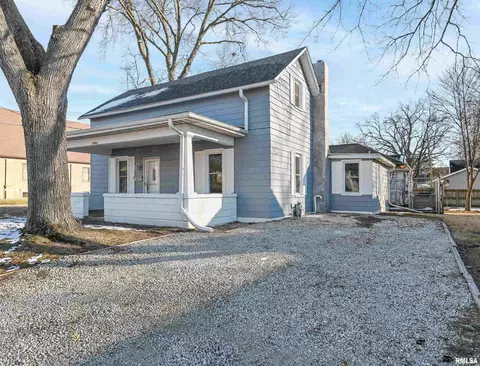 1024 Hamilton St, Pekin, IL 61554