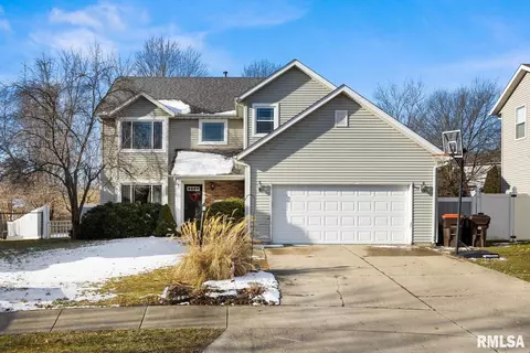 5503 N Pepperwood Ct, Peoria, IL 61615