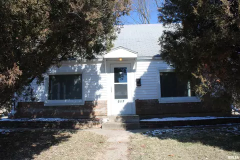 317 W Hickory St, Chillicothe, IL 61523