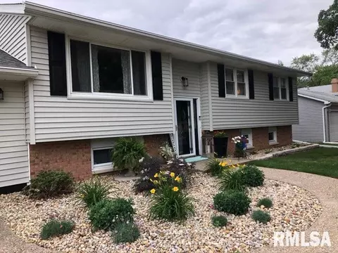 190 Stonegate Dr, Canton, IL 61520