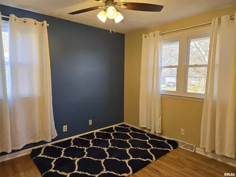 Bedroom - 190 Stonegate Dr, Canton, IL 61520 photo 7 of 8