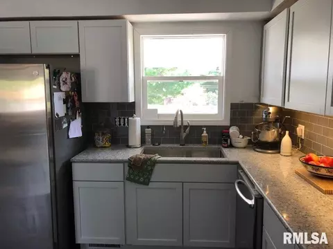 Kitchen - 190 Stonegate Dr, Canton, IL 61520 photo 1 of 7