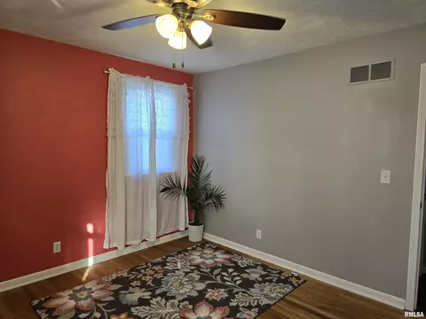 Bedroom - 190 Stonegate Dr, Canton, IL 61520 photo 2 of 8