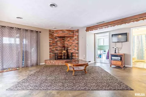 Living - 8700 N Willow Dr, Edwards, IL 61528 photo 8 of 8