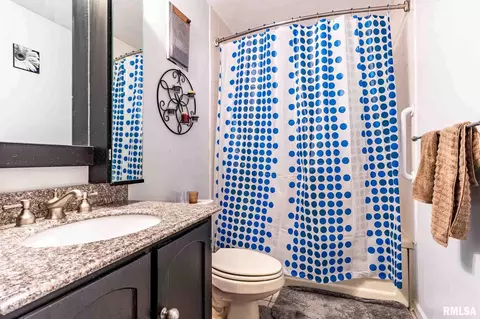 Bath - 8700 N Willow Dr, Edwards, IL 61528 photo 2 of 2