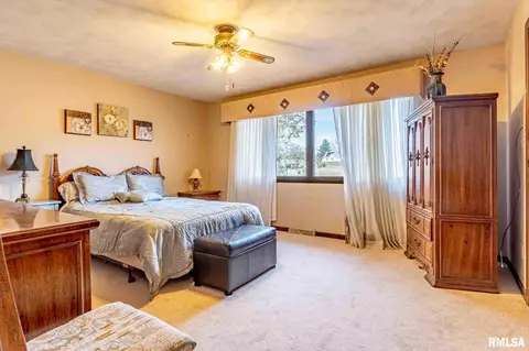 Bedroom - 8700 N Willow Dr, Edwards, IL 61528 photo 1 of 8