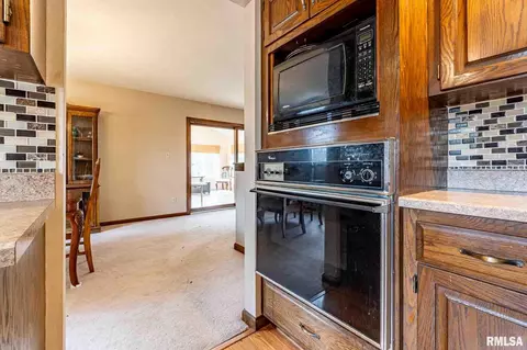 Kitchen - 8700 N Willow Dr, Edwards, IL 61528 photo 5 of 6