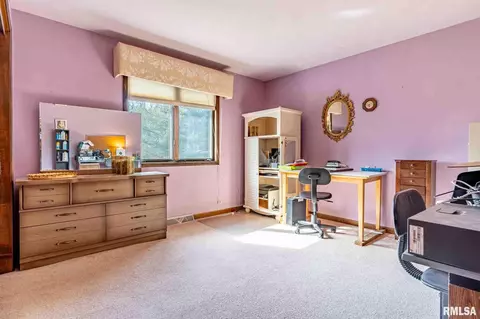 Bedroom - 8700 N Willow Dr, Edwards, IL 61528 photo 4 of 8