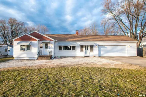 911 E Cox Ave, Peoria Heights, IL 61616