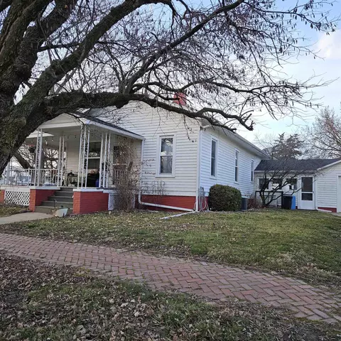 Exterior - 607 Elm St, Canton, IL 61520 photo 2 of 3