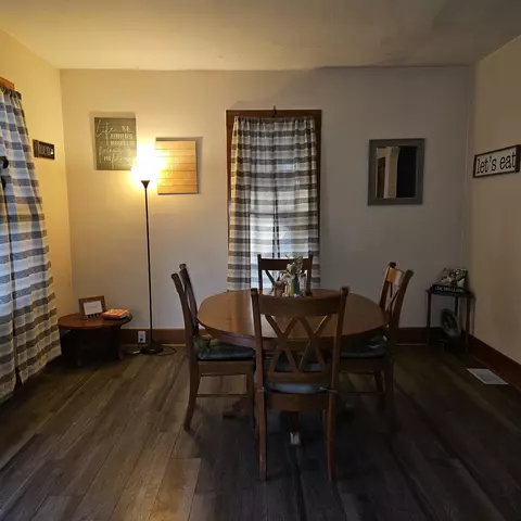 Dining - 607 Elm St, Canton, IL 61520 photo 2 of 2
