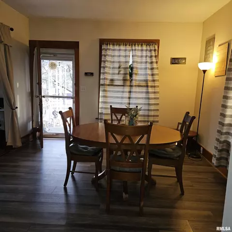 Dining - 607 Elm St, Canton, IL 61520 photo 1 of 2