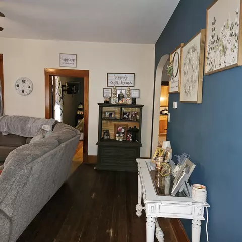 Living - 607 Elm St, Canton, IL 61520 photo 1 of 6