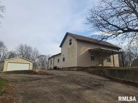 938 Pekin Ave, Creve Coeur, IL 61610