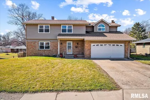 1717 Valle Vista Blvd, Pekin, IL 61554