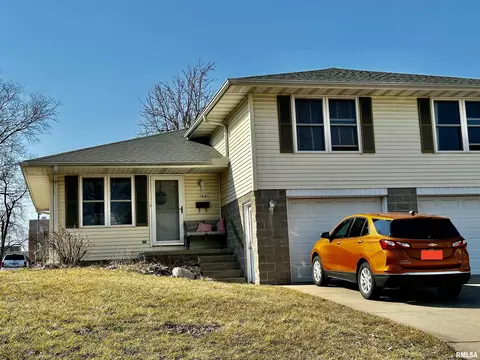 104 S Creamery St, Eureka, IL 61530