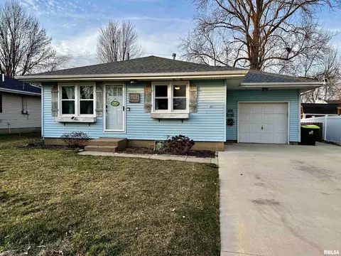 709 E South St, Tremont, IL 61568