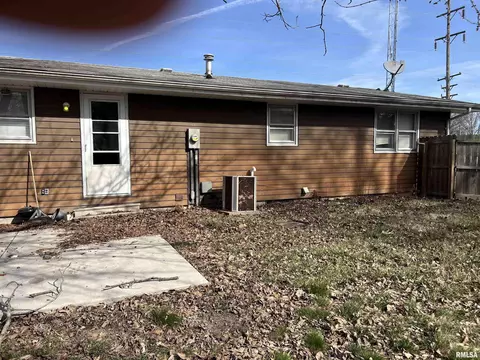 1111 E Grant St, Macomb, IL 61455 photo 2