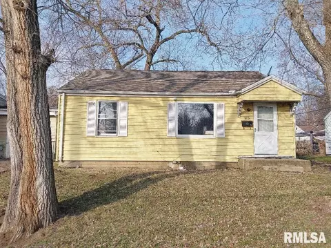 925 S Laramie St, Peoria, IL 61605