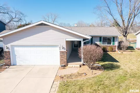 2007 Highwood Ave, Pekin, IL 61554