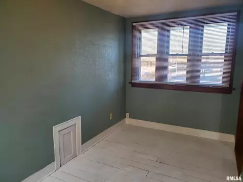 402 S 3rd St, Pekin, IL 61554 photo 16