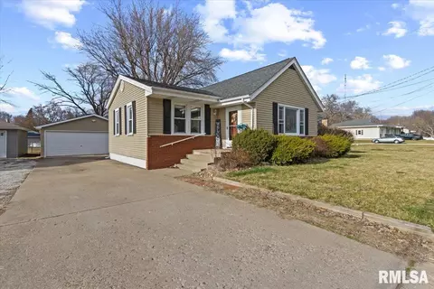 121 Carroll St, East Peoria, IL 61611
