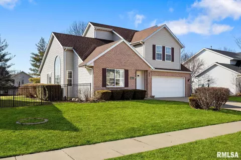 5301 N Castleberry Dr, Peoria, IL 61615