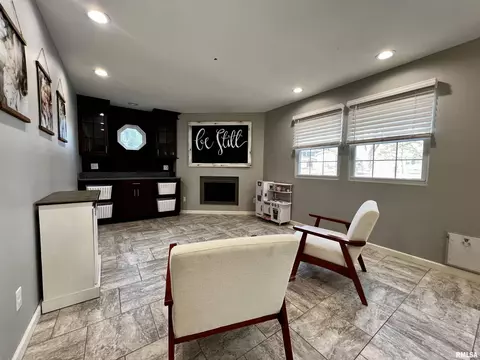 524 Meadow Dr, Macomb, IL 61455 photo 5