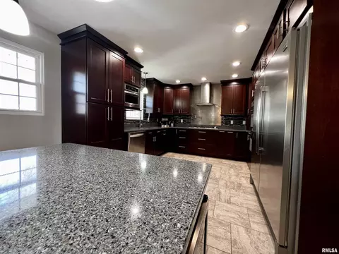 524 Meadow Dr, Macomb, IL 61455 photo 9